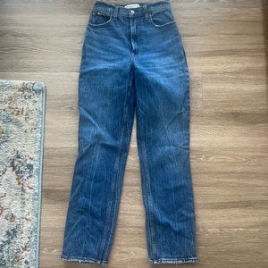 Abercrombie Curve Love 90s Ultra High Rise Straight Jean size 25